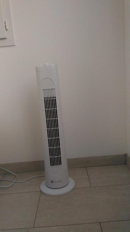 Studio Parking Gratuit Sur Place Claye Souilly Exterior foto